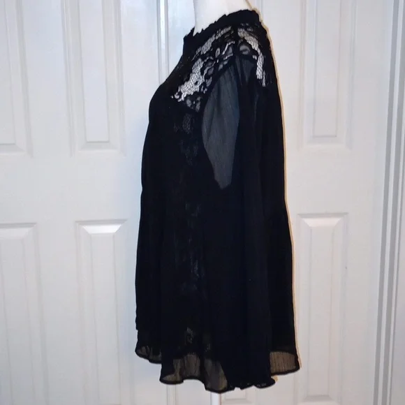 Lace, torrid blouse, 3x - Picture 5 of 8